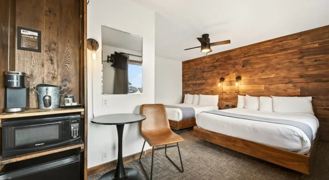 Четырёхместный номер Comfort Aqua Aire Inn & Suites