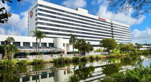 Guest room Traditional Sheraton Miami Airport Hotel and Executive Meeting Center