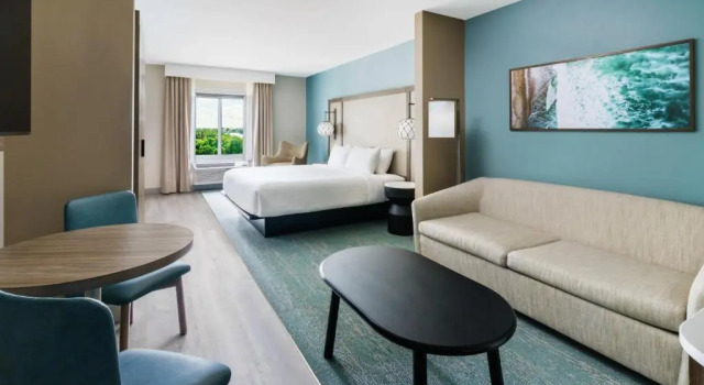 Люкс с видом на бассейн Fairfield by Marriott Inn & Suites Marathon Florida Keys
