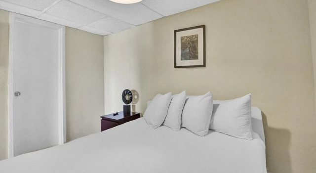 Lovely 2br/1bath, Hallandale Beach, Outdoor Pool & Free Parking!, Rezerwuj Apartament Hotele w Panhandle Florida z parkingiem, Parking