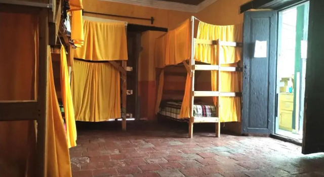 Кровать в общем номере Iguana Hostel