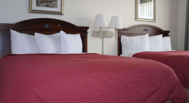 Четырёхместный номер Standard Country Inn & Suites by Radisson, Effingham, IL