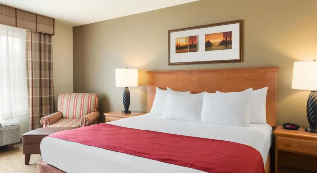 Номер Standard Country Inn & Suites by Radisson, Davenport - Quad Cities