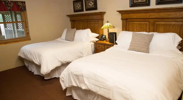Четырёхместный номер Standard Ridgeway Inn
