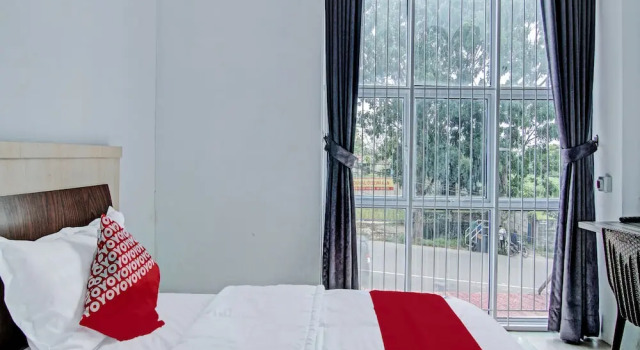 OYO 92047 Penginapan Arfi Syariah, Rezerwuj Hotel Pekanbaru Sumatra