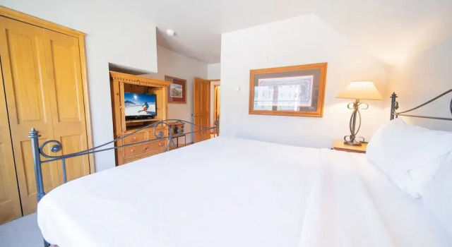 Black Bear 8064 by SummitCove Vacation Lodging