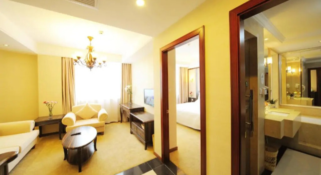 Люкс GreenTree Inn Shanghai West Huaxia Road Subway Station Hotel