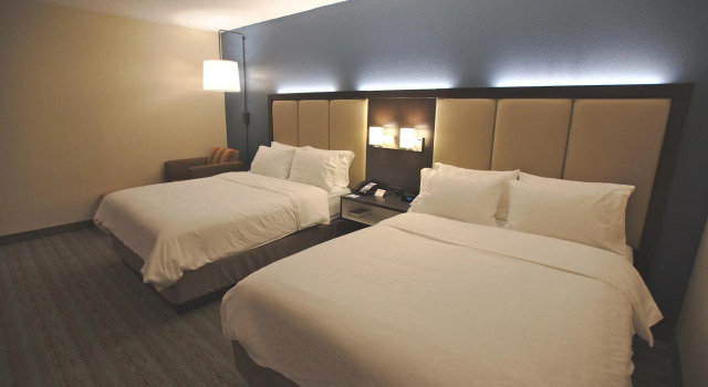 Четырёхместный номер Standard Holiday Inn Express Anderson by IHG