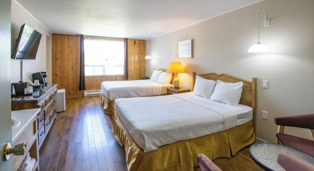 Двухместный семейный номер Standard Hotel La Roche Pleureuse