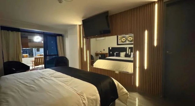 Люкс Deluxe City Tower Hotel