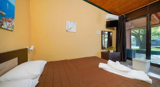 Апартаменты Platanes Apartments