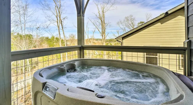 Pigeon Forge Cabin: Private Hot Tub & Views!, Забронировать Дом для отпуска Виллы Пиджен-Фордж, рядом с Торговый центр Pigeon Forge Factory, Вилла