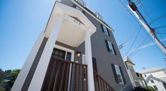 Апартаменты The Newport Lofts - 617 Thames Street