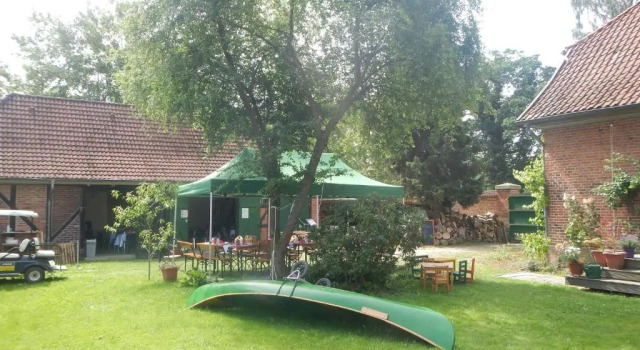 Апартаменты 4 Sterne Wohnen "Zum alten Forsthof" am Schlosspark, App 3 "wunnerbor"