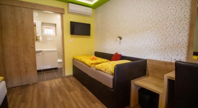 Radics Panzió Étterem és Wellness Központ, Book Hotel Hoteller i Western Transdanubia med parkering, Parkering