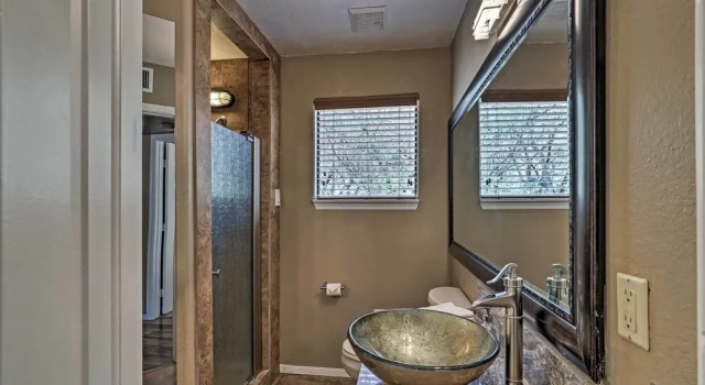 Апартаменты с 2 комнатами Tucson Desert Retreat w/ Pool + Hot Tub Access!