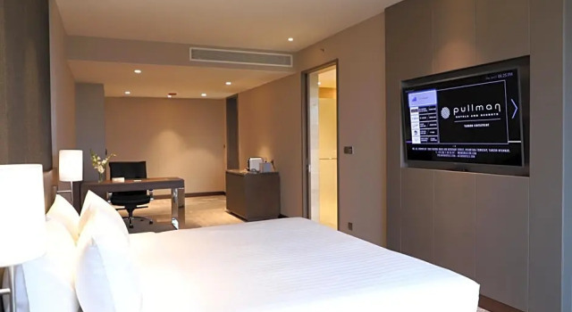 Deluxe suite Pullman Yangon Centrepoint