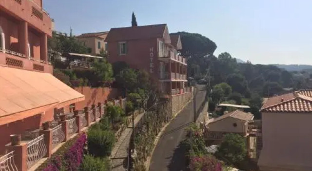 Les Galets Hôtel et B&B, Забронировать Отель Бандоль Bandol Wine Route, рядом с Plage du Grand Vallat