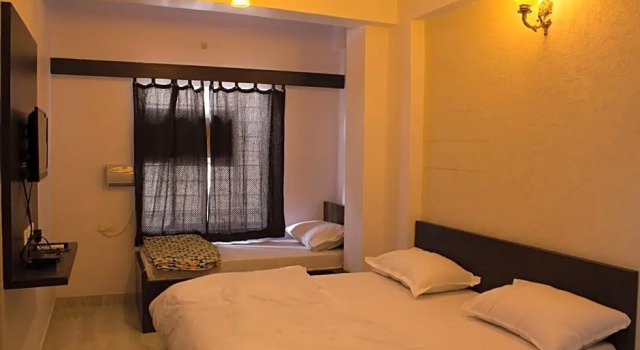 Двухместный номер Economy с балконом Hotel Holiday Home