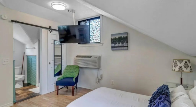 Comfy studio - stylish yet budget friendly!, Rezerwuj Hotel Jacksonville Floryda, w pobliżu Springfield Park