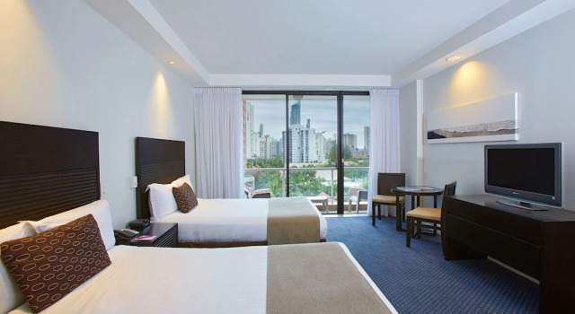 Четырёхместный номер Standard с балконом Crowne Plaza Surfers Paradise by IHG