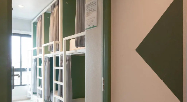 Кровать в общем номере (женский номер) Yaks House Hostel
