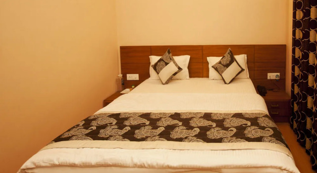 OYO 338 New Paradise, Забронировать Отель Гургаон Gurgaon Region, рядом с Apollo Tyres Ltd