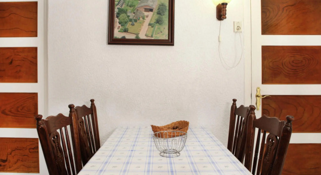 Tranquil Holiday Home in Margraten Limburg with garden seating, Prenota Hotel Margraten Heuvelland