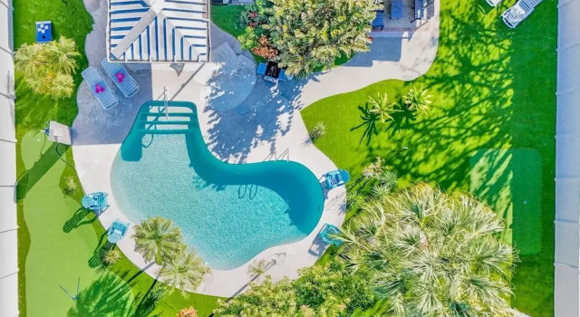Tropical Paradise in Largo