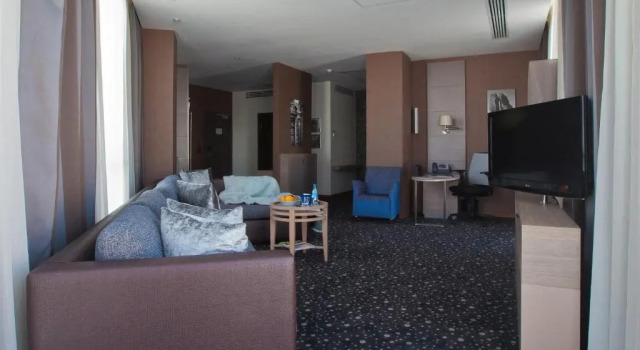 Люкс Executive Отель Chirag Plaza Hotel & Business Center