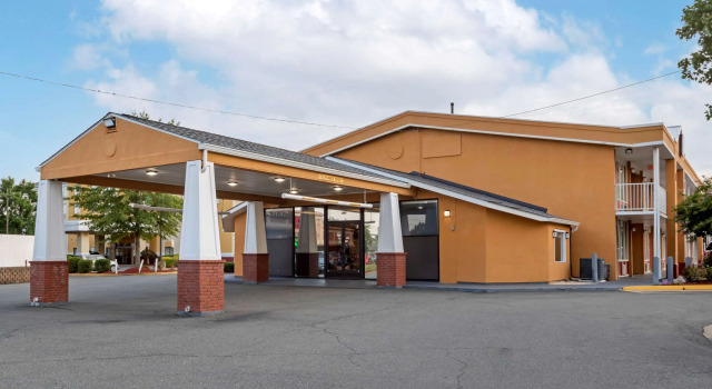 Quality Inn Fredericksburg near Historic Downtown