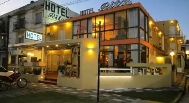 Hotel Ritz, Забронировать Отель Отели Вилья-Карлос-Пас с парковкой, рядом с Uruguay Bridge, Парковка