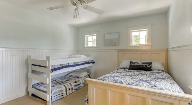 Коттедж Spacious Avalon Beach House - 2 Blocks to Water!