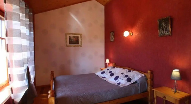 Gîte en pierre avec terrasses, proche de sites médiévaux, idéal pour famille avec équipements bébé. - FR-1-582-256, Book Hotel Firminy Loire