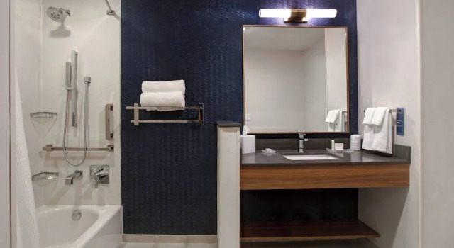 Двухместный люкс c 1 комнатой Fairfield Inn & Suites by Marriott Chicago Bolingbrook