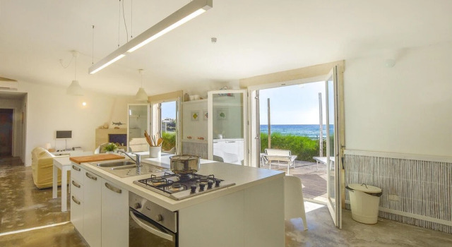 3 Bedroom Beach Front Home In Siracusa, Забронировать Отель Отели Долины Ното 4 звезды, 4*