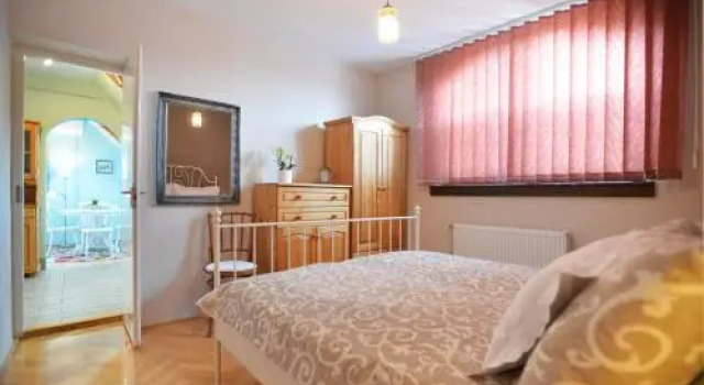 MI12, Buchen Sie Hotel Eger 