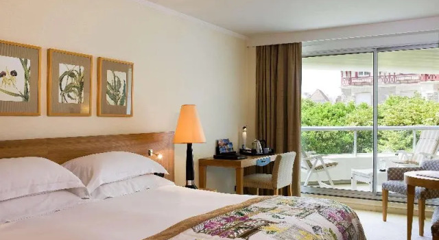 Двухместный номер Superior Sofitel Biarritz Le Miramar Thalassa