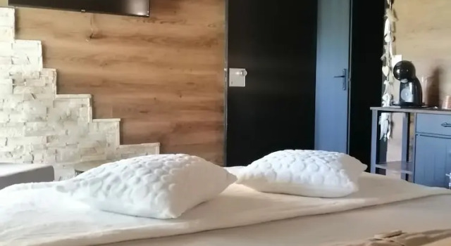 LAPAUSEDEGOUT piscine chambres climatisées jacuzzi terrasse, Réserver Maison d'hôtes Hôtels à Dodogne Valley avec petit-déjeuner, Petit-déjeuner