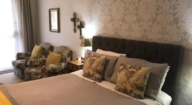 Номер Deluxe Yellow Gum Bed and Breakfast