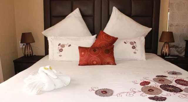 Visit Vakasha Guest Lodge 2, Забронировать Гостевой дом Эмалахлени Мпумаланга, рядом с Pick &amp; Pay Mini Witbank