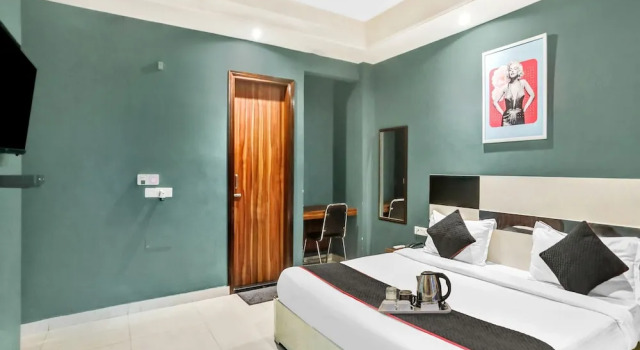 Qotel Hotel Church House Rohini Sector15, Забронировать Отель Отели Нью-Дели с завтраком, Завтраки