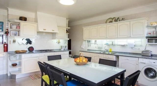 Friends House, Забронировать Отель Отели Кашкайш 3 звезды, рядом с Культурный центр Кашкайша, 3*