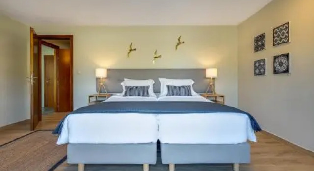Villa Ampelaki - with heated pool