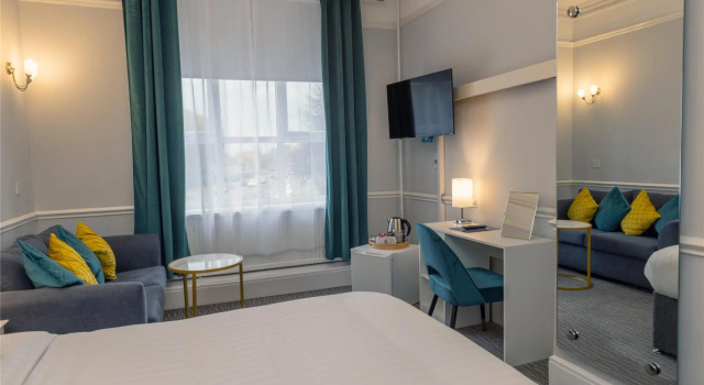 Четырёхместный номер Superior Best Western The Plough Hotel