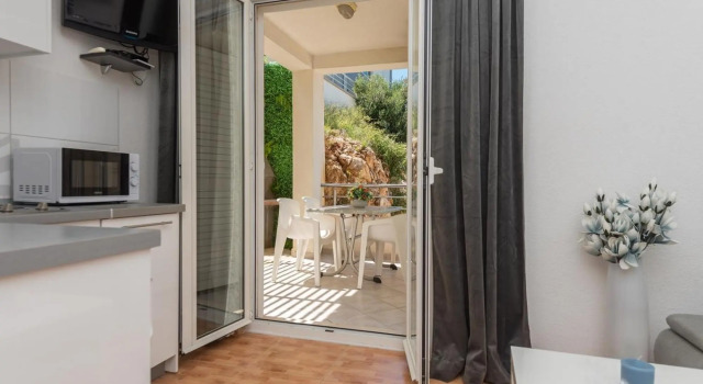 Ivi - 100 m From Pebble Beach - A3, Rezerwuj Hotel Hotele w Split-Dalmatia County z parkingiem, Parking