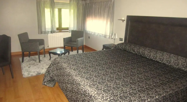 Posada Laura, Забронировать Отель Отели Liébana с парковкой, Парковка