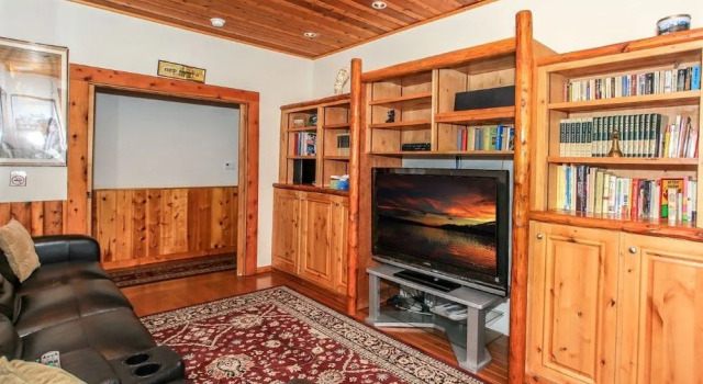 Casa De Oso Lakefront, Buchen Sie Ferienhaus Hotels in Big Bear Lake mit Parkplatz, Parkplätze