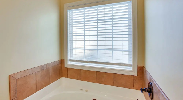 Коттедж Large Clarksville Family Home ~ 4 Mi to Speedway!