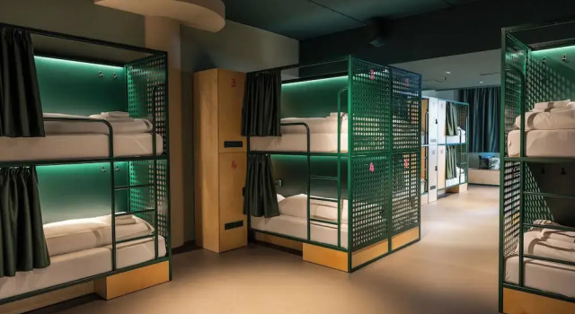 Кровать в общем номере Bunks at Rode